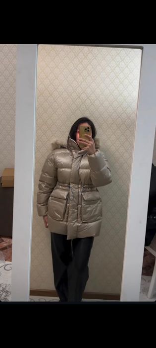 Adidas куртка сатылады.