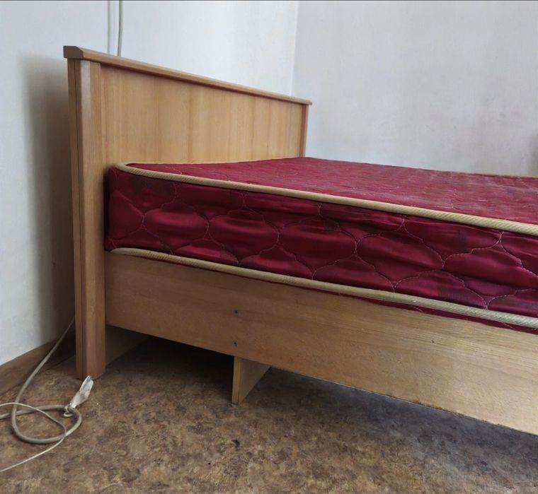 Продам кровать полуторка