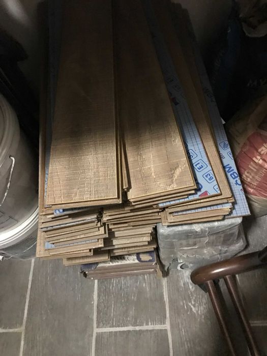 Новый ламинат,потолочные галтели,электрощит,диск,колер,герметик