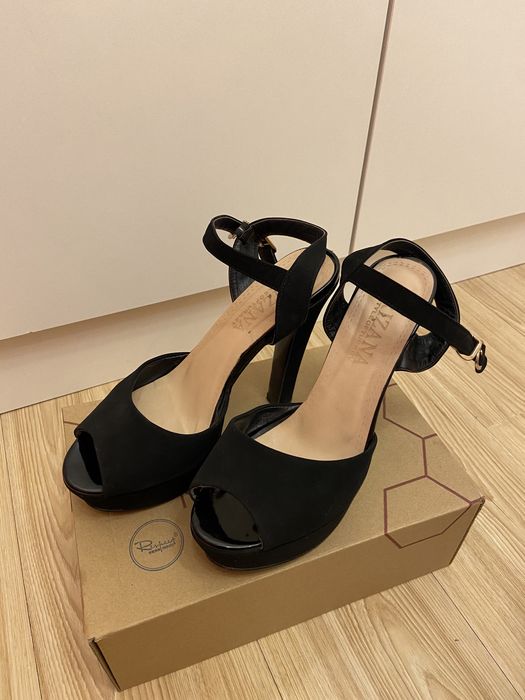 Әйелдер аяқ киімі сатылады!