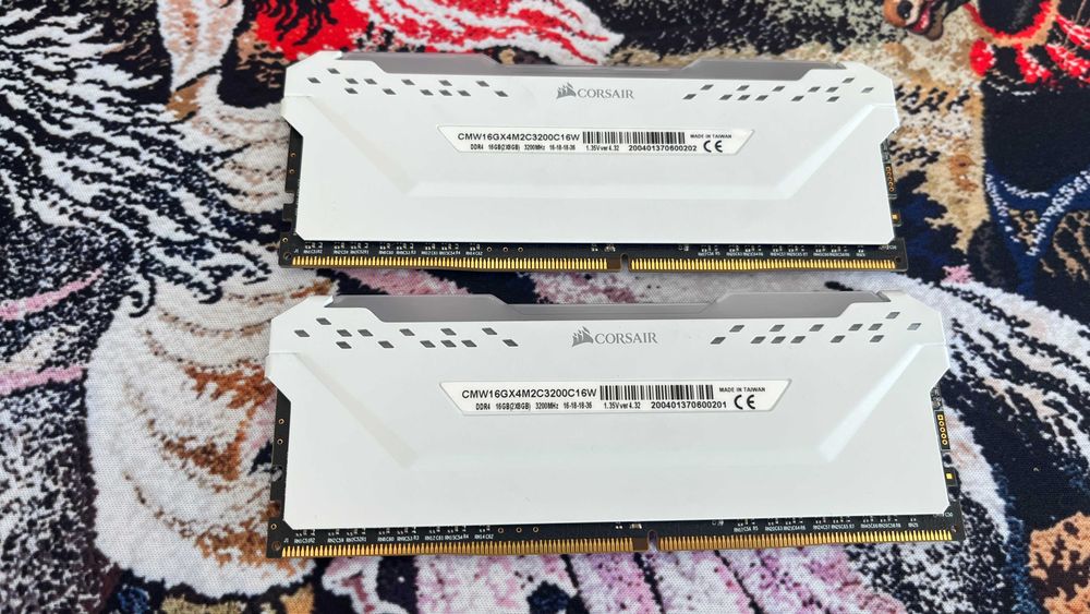 Memorie RAM Corsair Vengeance PRO DDR4 3200 2x8 GB White