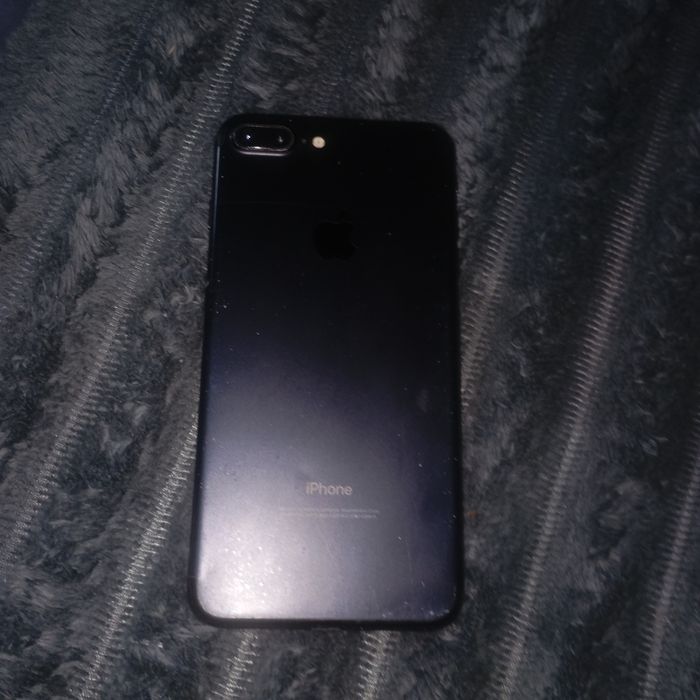 Продам айфон 7 plus (не работает дисплей)