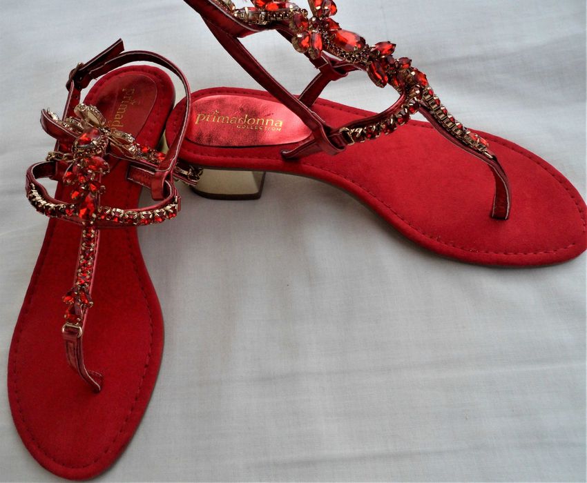 Sandale plate cu ornamente roșii Primadonna