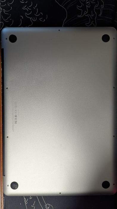 MacBook Pro 2010, 15 inch, i7 620m CITITI DESCRIEREA