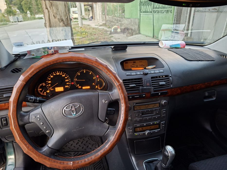 Продавам тойота авенсис т25 2004 г.2.0 дизел