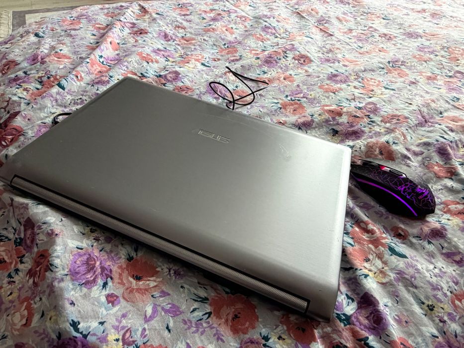 Лаптоп Asus N73SV Gaming