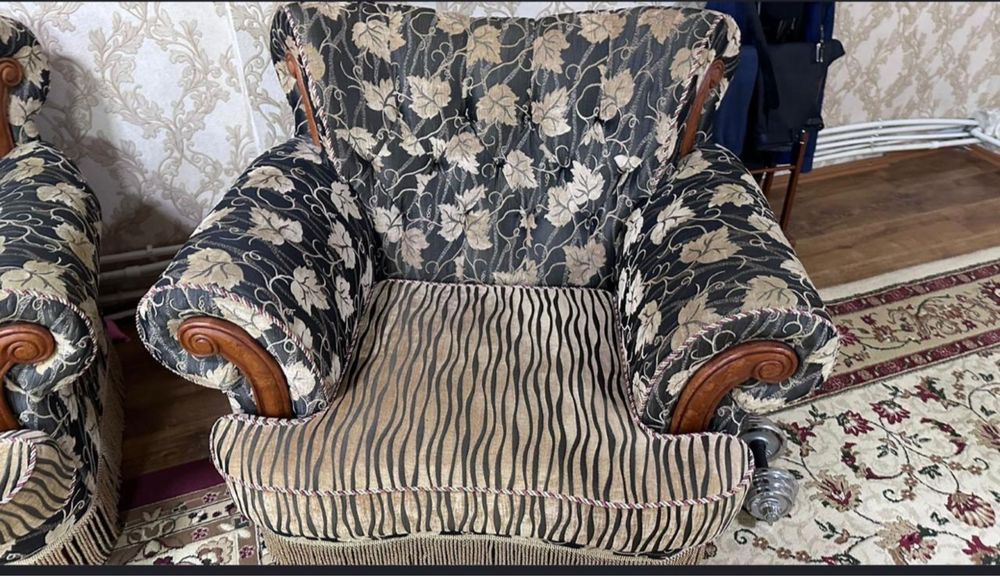 Продам диван и кресла