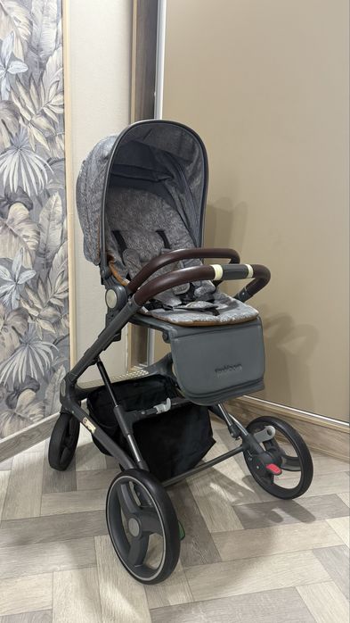 Красивая,легкая коляска