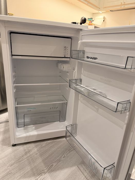 Хладилник SHARP