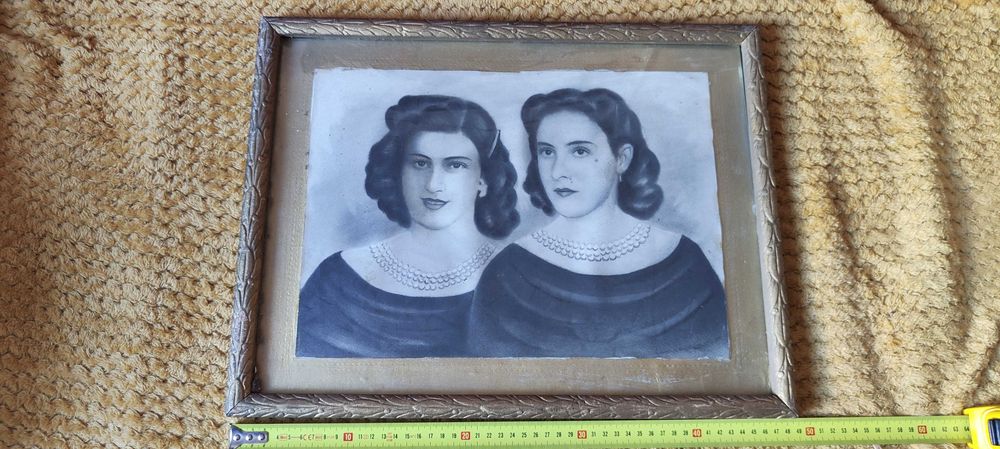 Tablou potret 2 surori anii 70