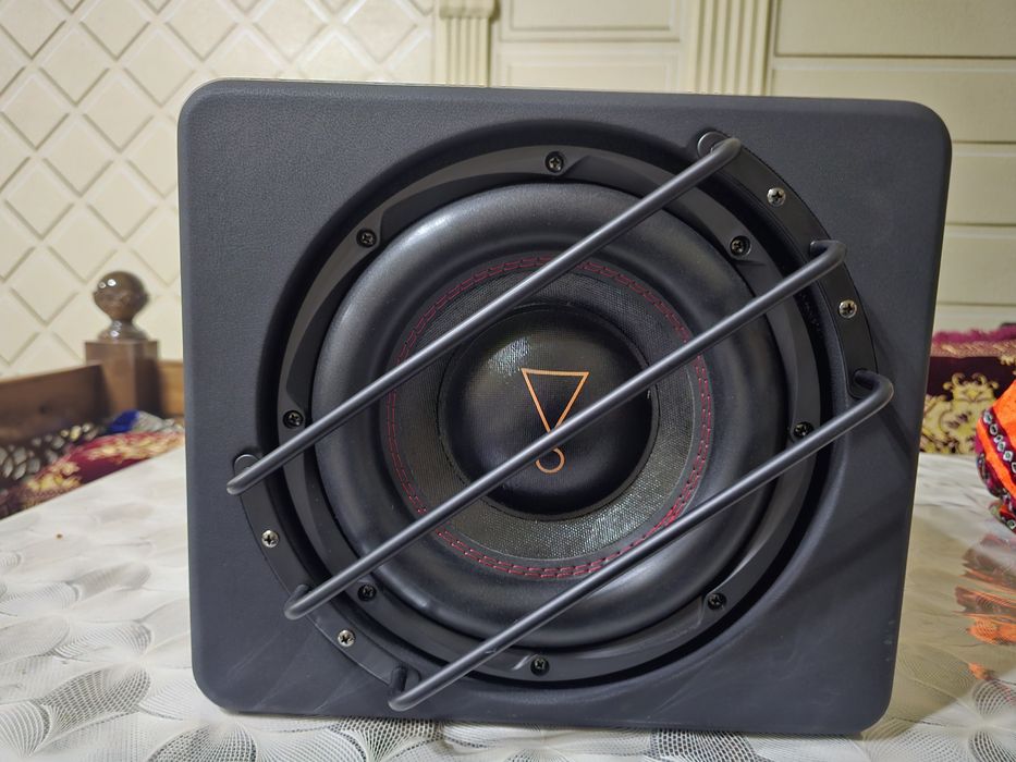 JBL kalonka sotiladi usiliteli ozida 1oy ishlatilgan yangi