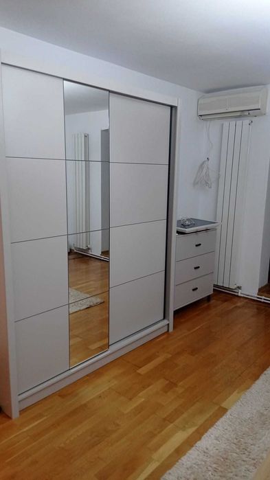 Închiriez apartament