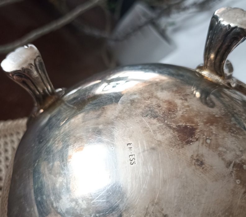Посребрена викторианска кана