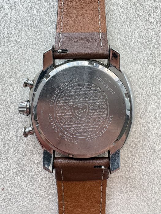 В продаже кварц часы Romanson