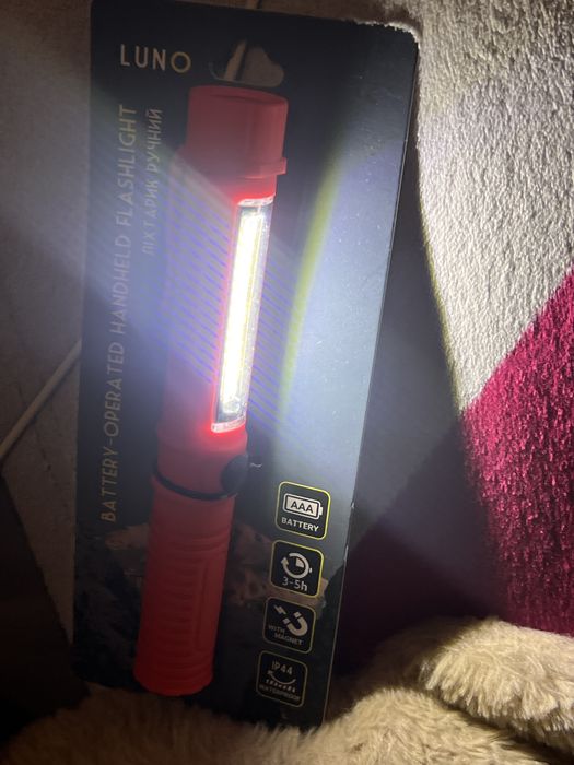 Lanternă portabilă LUNO pe baterii AAA – cu magnet, rezistentă la apă