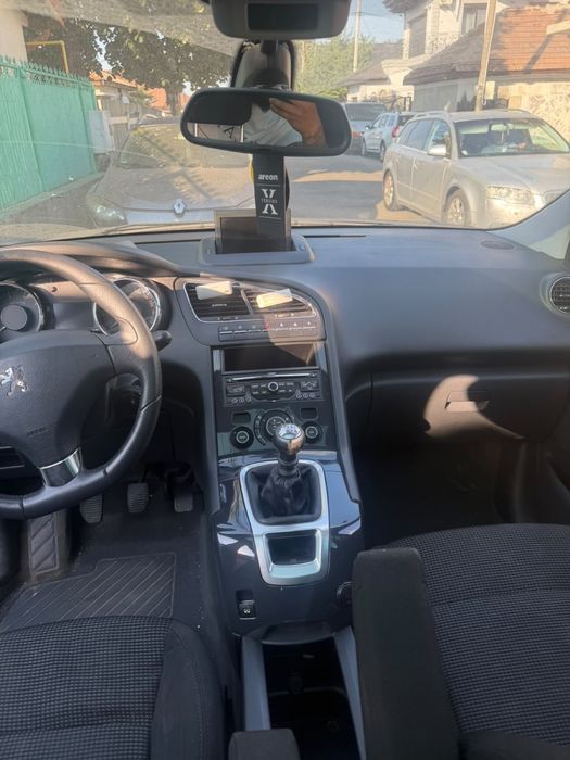 Peugeot 5008 2011