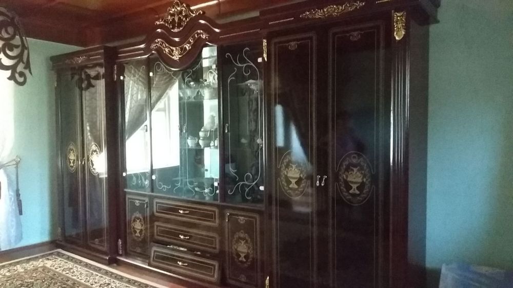 Стенка сотилади для зала