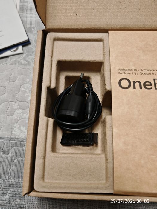 Продавам тример Philips OneBlade в отлично състояние!