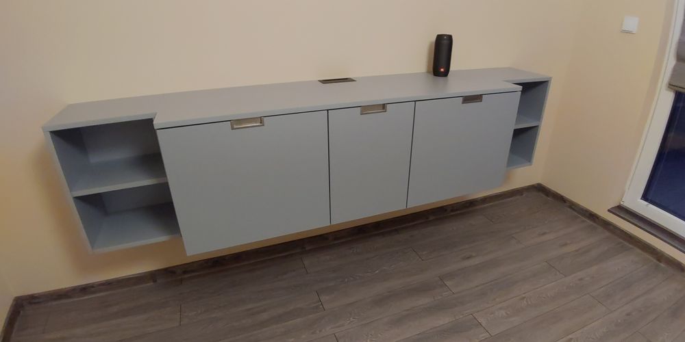 Шкаф за стена (цвят сиво-син)