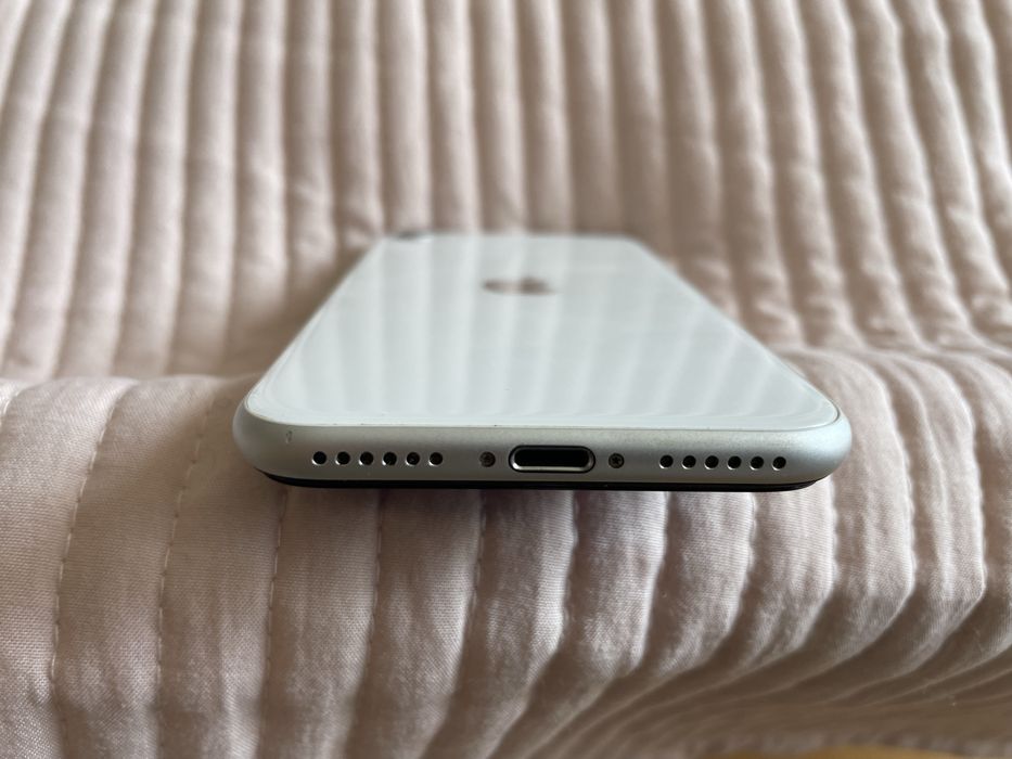 iPhone se 2020 / 64gb в ИДЕАЛЕ