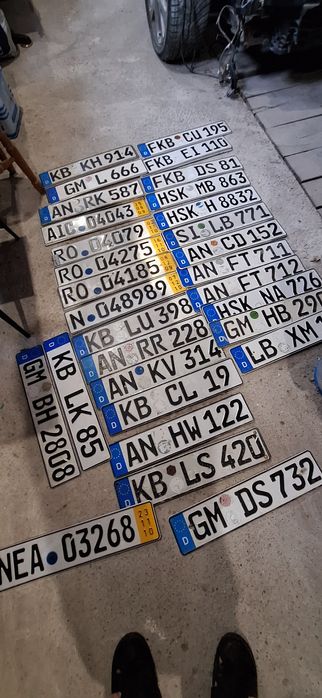 Продават се излезли от употреба табели  10 лева 1 брой