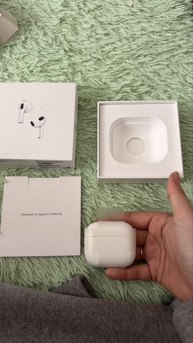 Apple AirPods (оригинал)