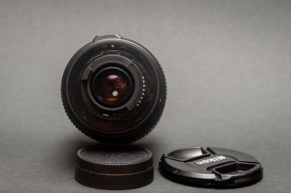 Vând obiectiv AF-S Nikkor 18-135mm, pt. aparate Nikon DX