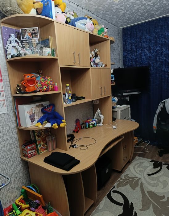 Компьютерный стол,шкаф!