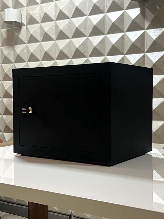 Металлический сейф для дома и офиса с электронным замком