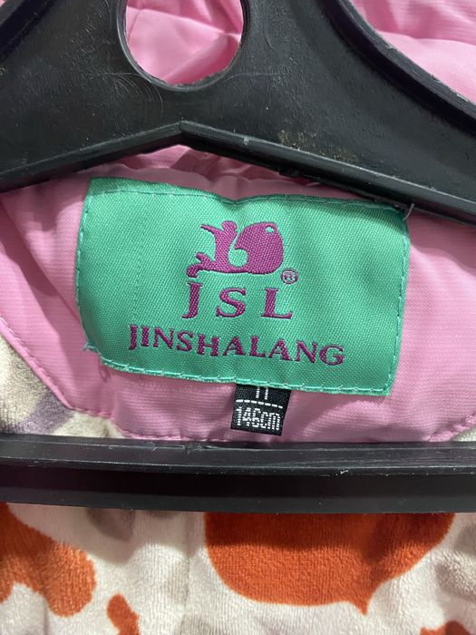 Продам куртки на девочку