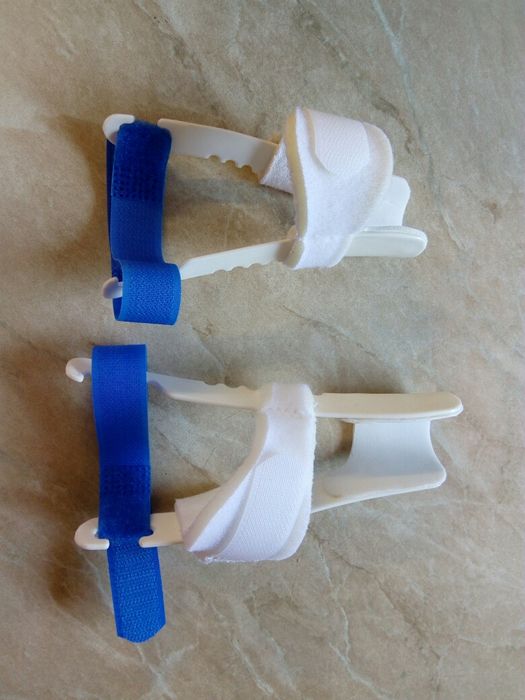 Нощна шина за изправяне на пръстите на краката