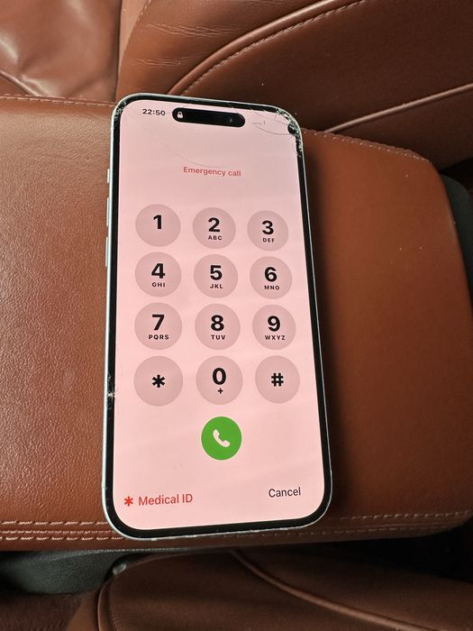 IPhone 15 заключен с iCloud за части ,