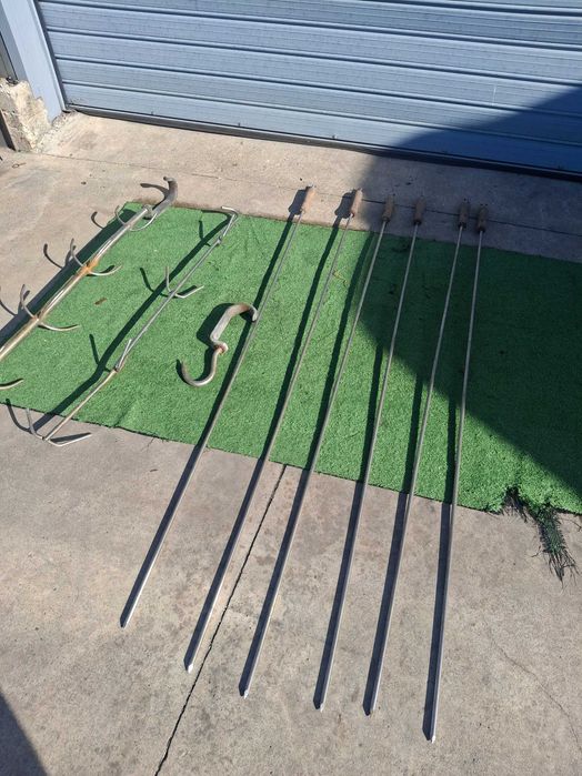 Куки за месо и шишове за чевермр