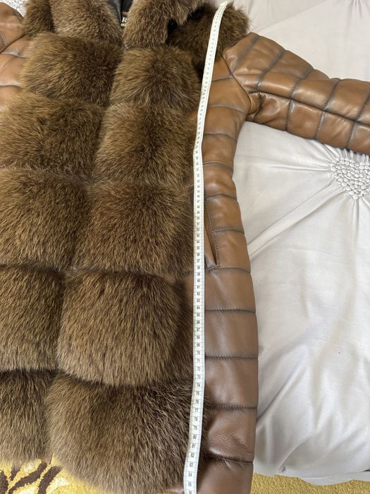 Vind haina din piele cu blana naturala !