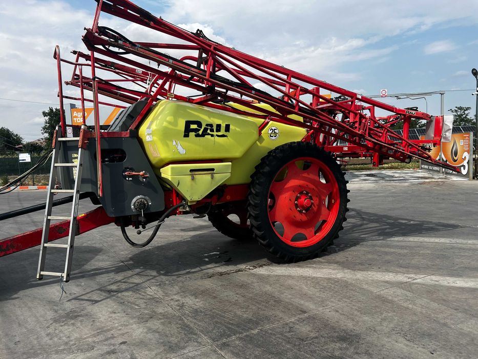 Masina de erbicidat RAU