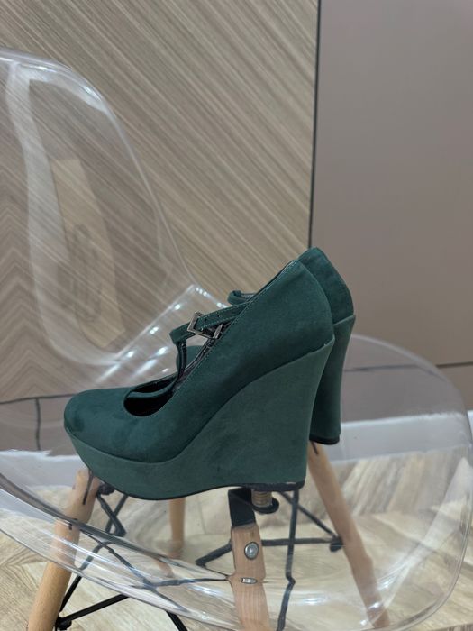Каблуки темно-зеленые на высокой платформе