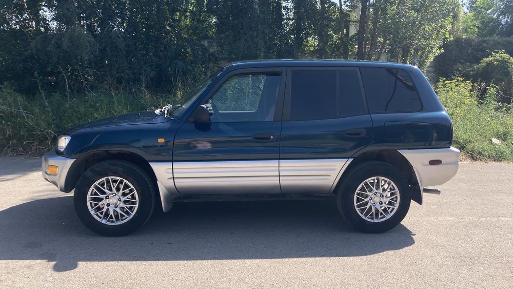 Продам автомобиль Rav 4