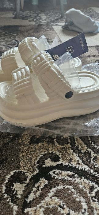 Продам кроксы женское