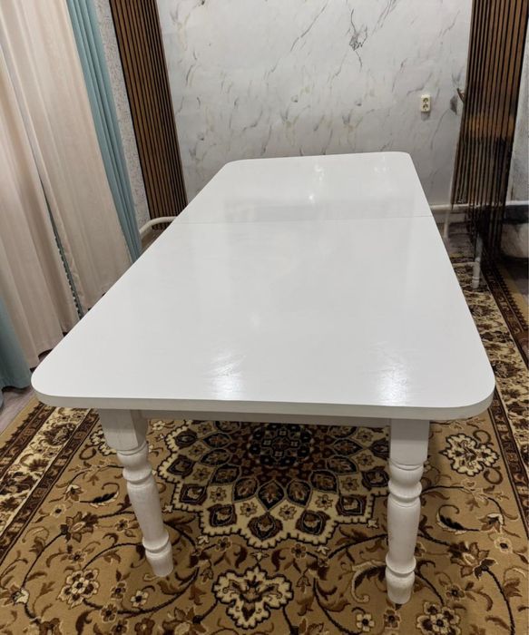 Раздвижной белый стол