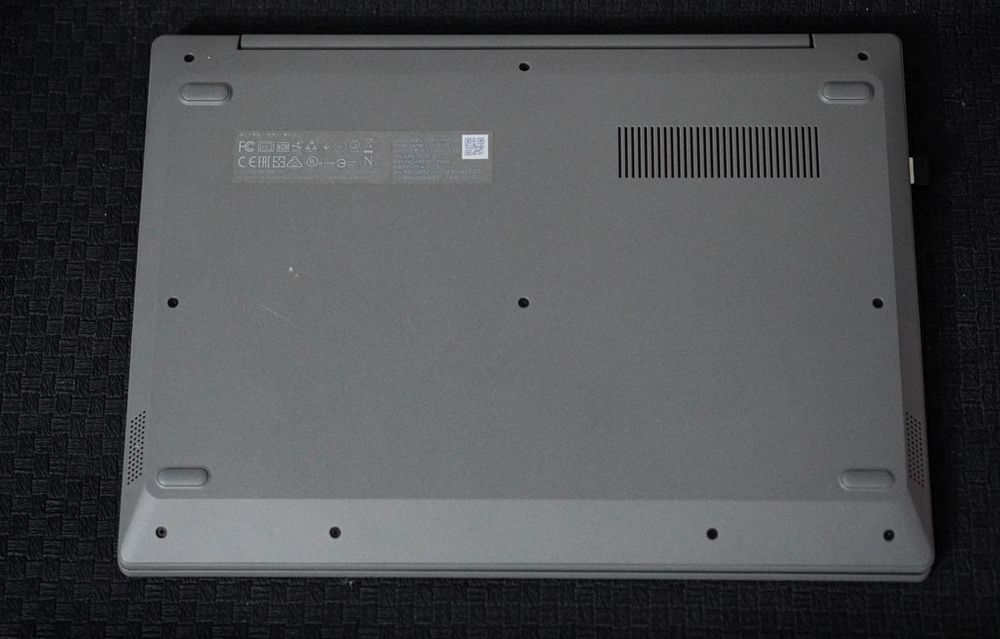 Laptop ultraportabil Lenovo