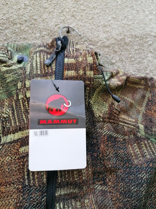 Продавам дамски уиндстопър soft shell Mammut