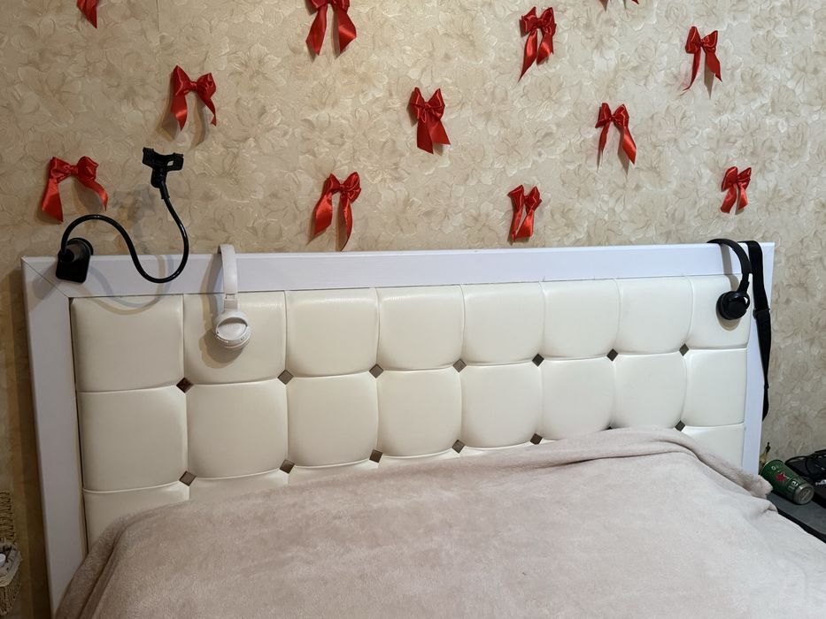 Двуспальняя кровать