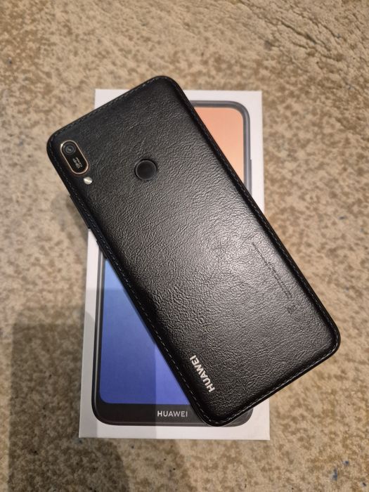 Срочно продам HUAWEI Y6 в очень хорошем состоянии без дефектов .