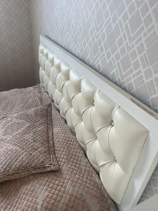 Спальный гарнитур продаётся