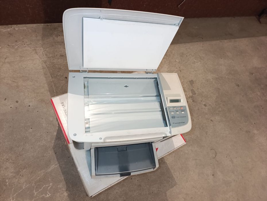 Продается принтер и 2 картриджа новые