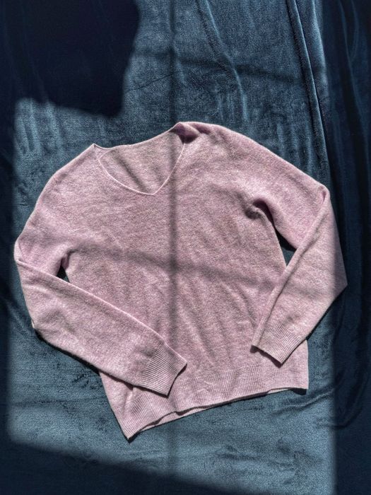 Пуловер лилового оттенка
