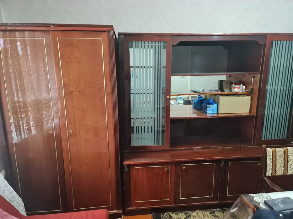 Продам мебель старую.