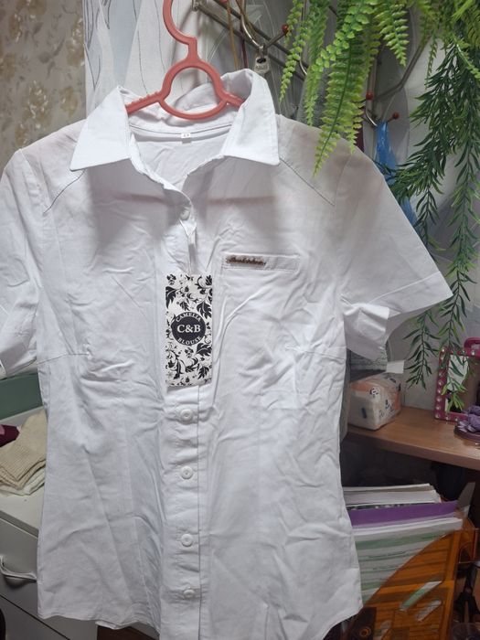 Продам  блузки  белые