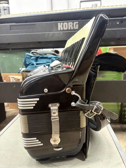 Acordeon italian E.Tombolini cu 80 de basi