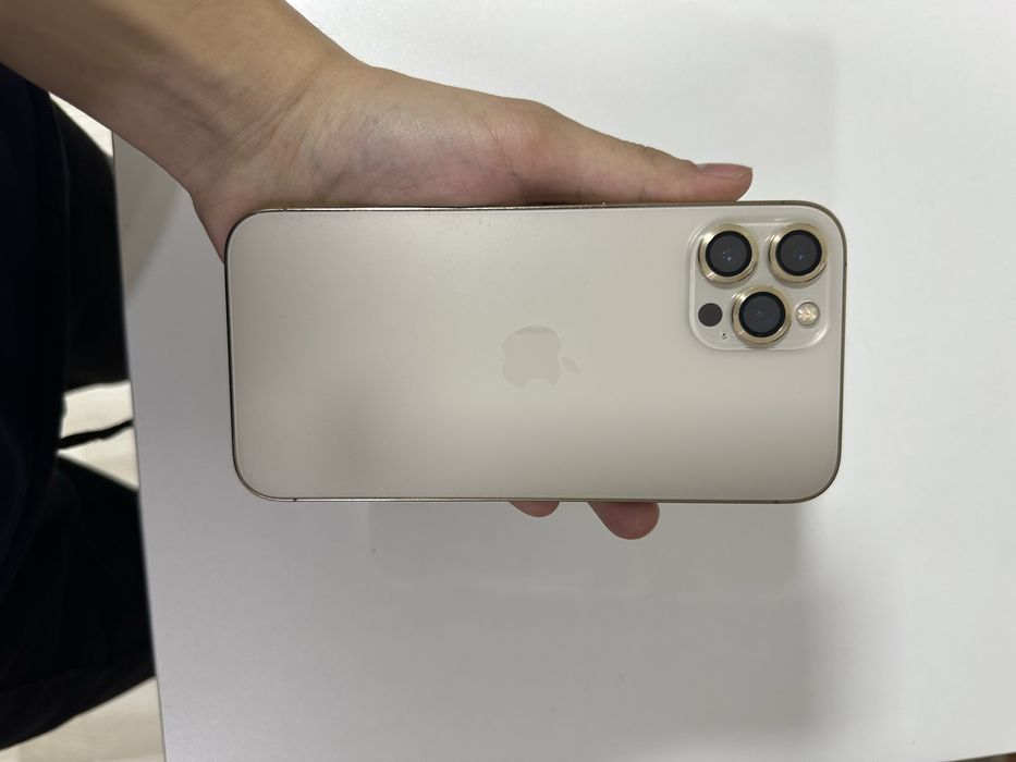 Iphone 12 pro max gold